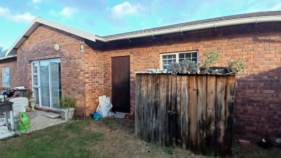 To Let 2 Bedroom Property for Rent in Glenroy Park Eastern Cape